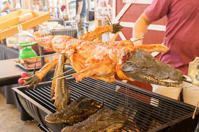 José Antonio Fonseca Vaca inicia venta de tacos de cocodrilo