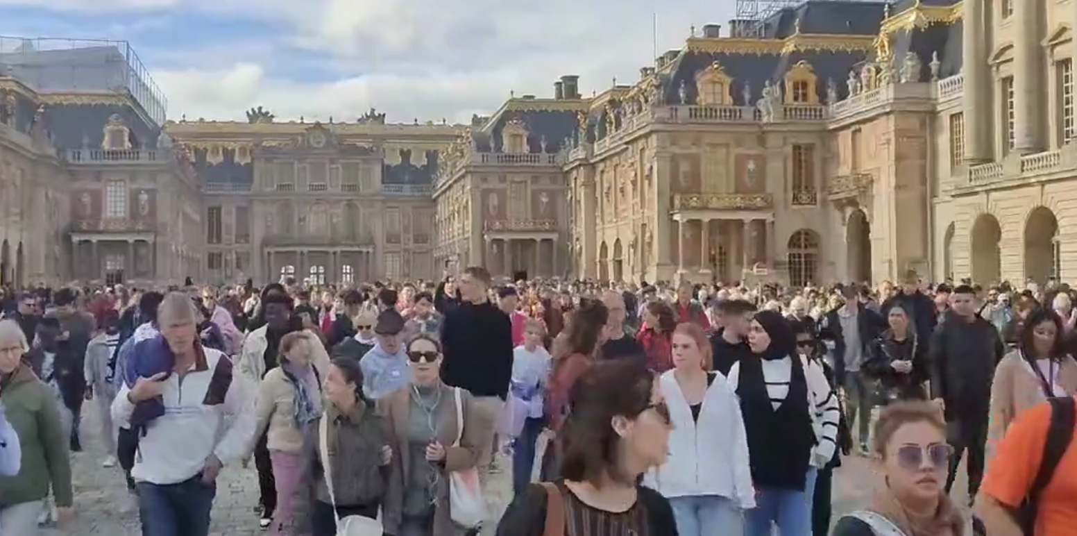 Evacuan Versalles
