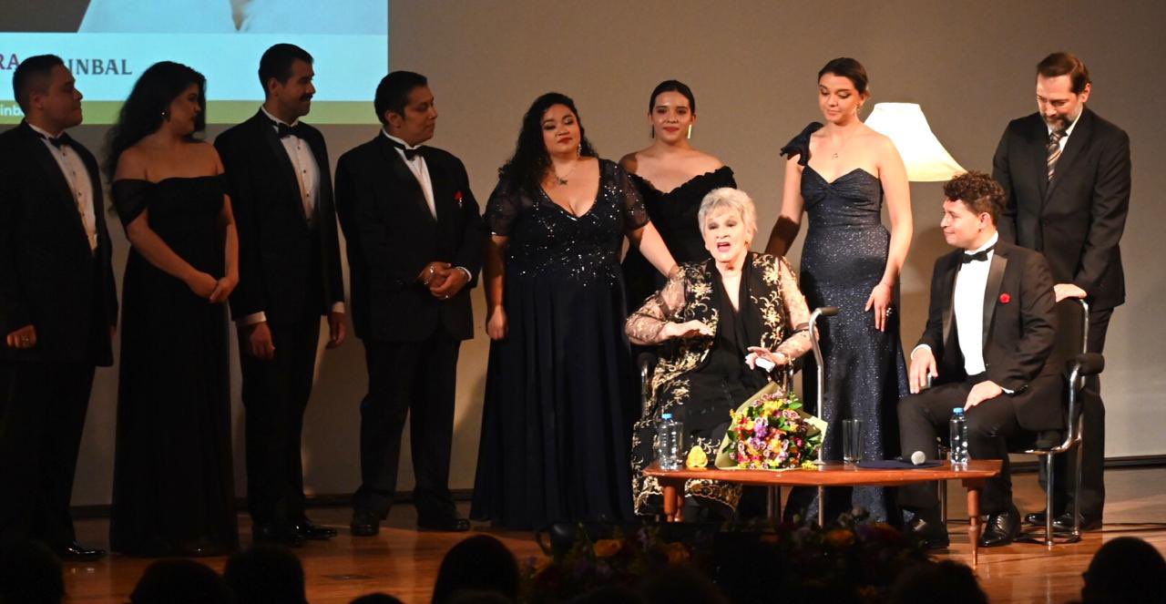 Rinden merecido homenaje a la soprano Cristina Ortega por 60 años de trayectoria artística