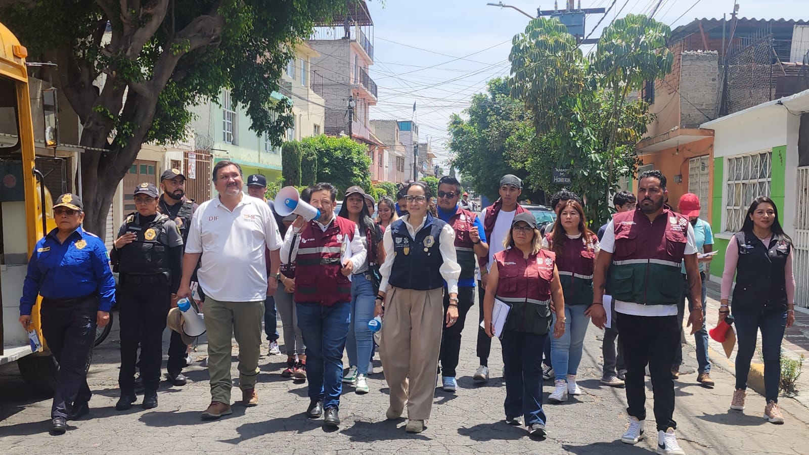 Estrategia Barrio Adentro