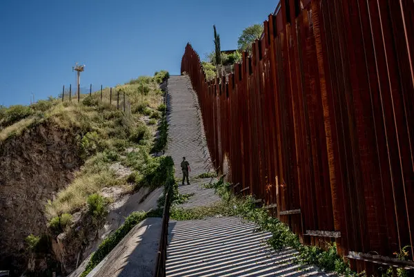 Donald Trump Ordena el Cierre de la Frontera Sur 