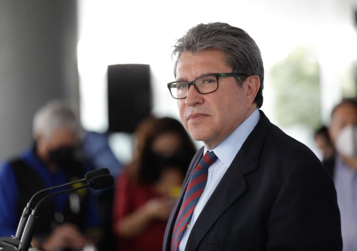 Ricardo Monreal advierte que México necesitaría una reforma si EE. UU. clasifica a los cárteles mexicanos como terroristas.