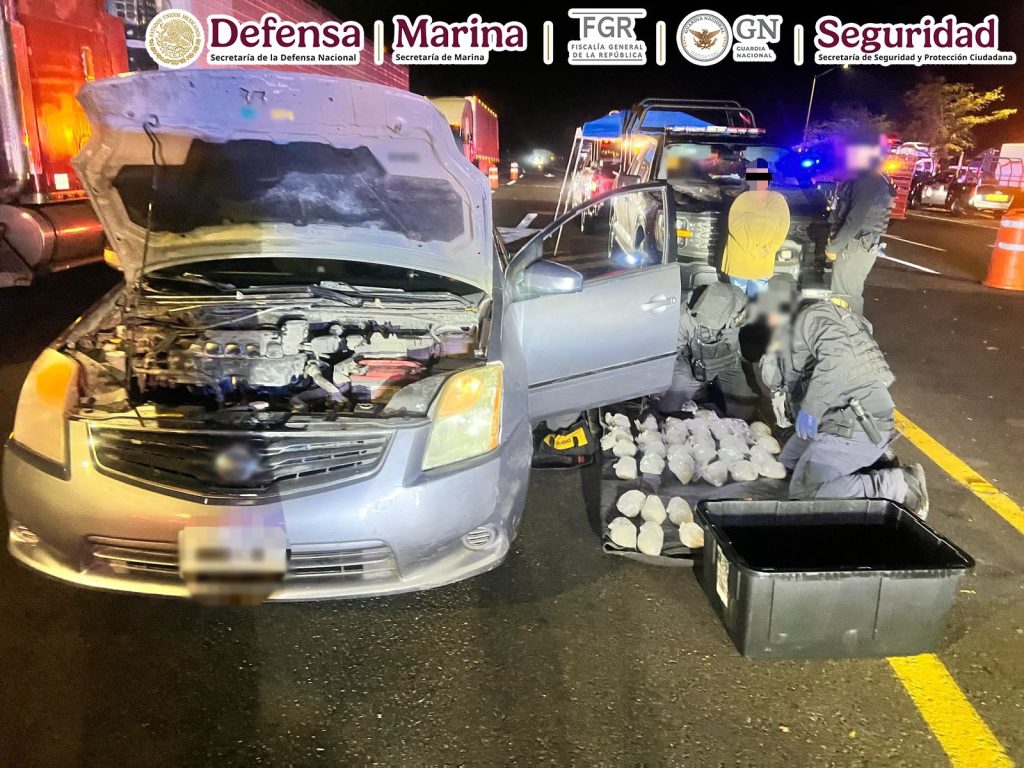 Capturan a dos con 215 bolsas de metanfetamina en Mazatlán