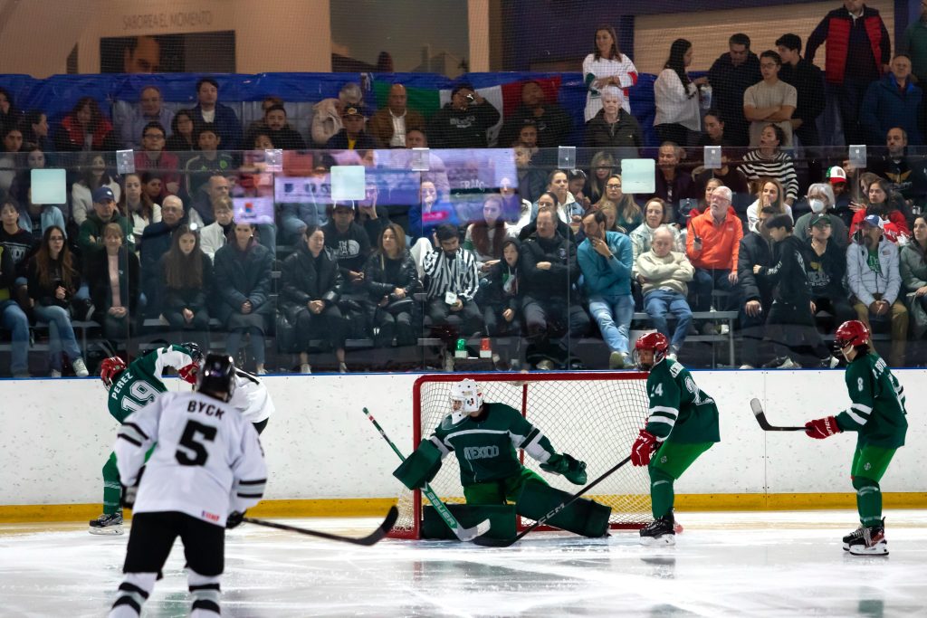 Justin Sosa, el arquero mexicano que brilló en el oro mundial de hockey sobre hielo