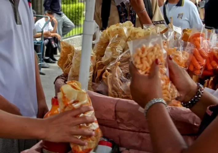 Universidades buscan amparos contra prohibición de comida chatarra