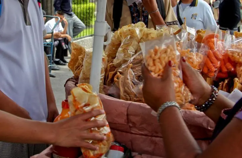Universidades buscan amparos contra prohibición de comida chatarra