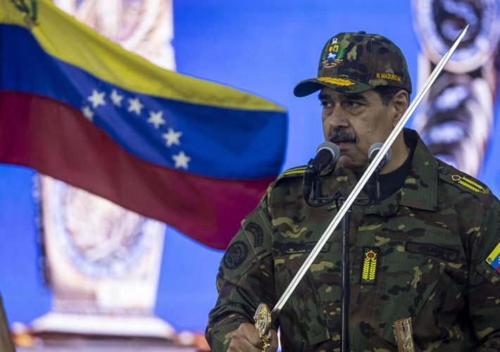 Nicolás Maduro pone a la Fuerza Aérea en estado de preparación máxima