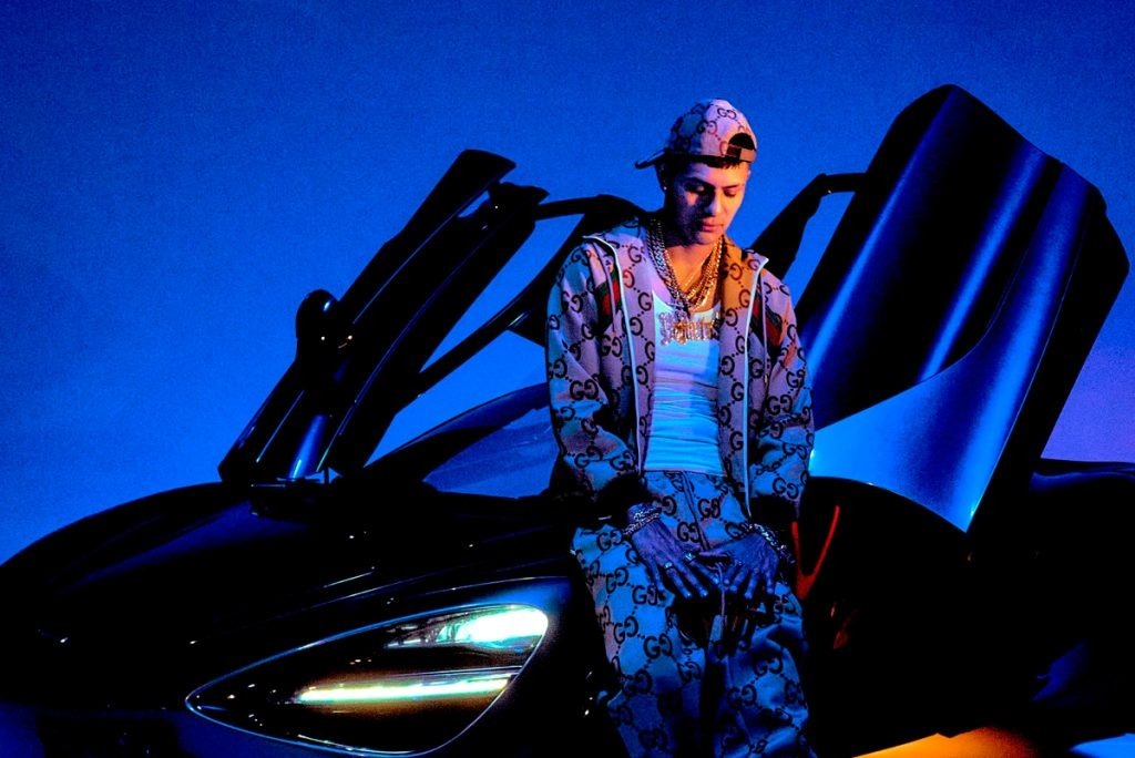 El Bogueto transforma la oficina en un espacio de perreo urbano