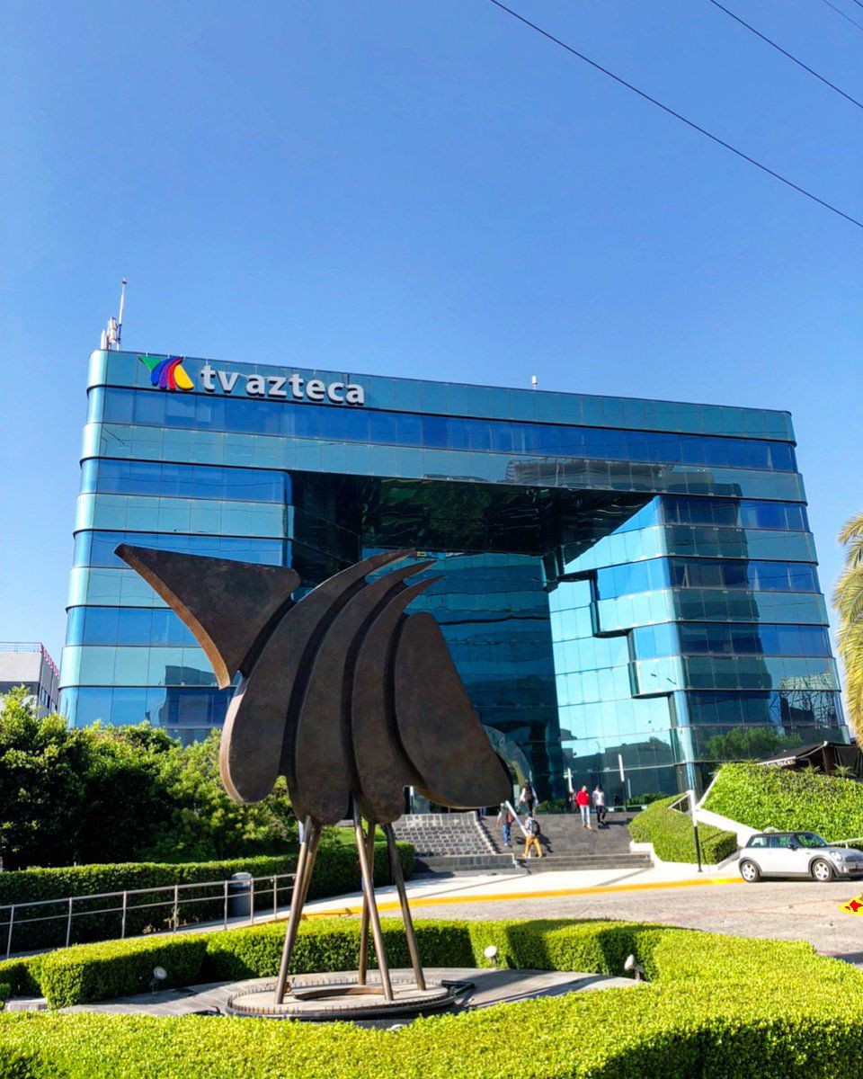 TV Azteca anuncia su reorganización tras constantes crisis internas.