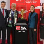 Claudia Sheinbaum finalmente recibió la Copa del Mundo; faltan 100 días para el inicio del torneo.