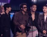 BTS regresó a los escenarios estadounidenses tras completar el servicio militar y salió con el premio a Artista del Año