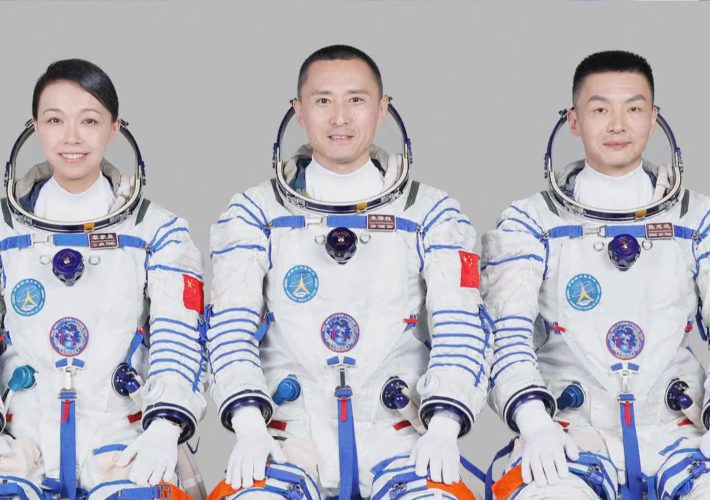 La misión Shenzhou 23 despegó desde el desierto del Gobi con tres astronautas a bordo