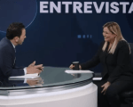 Maru Campos durante entrevista con el periodista Carlos Loret de Mola