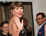 Taylor Swift se convirtió en la mujer más joven en formar parte del emblemático Salón de la Fama de Compositores, a la edad de 36 años.