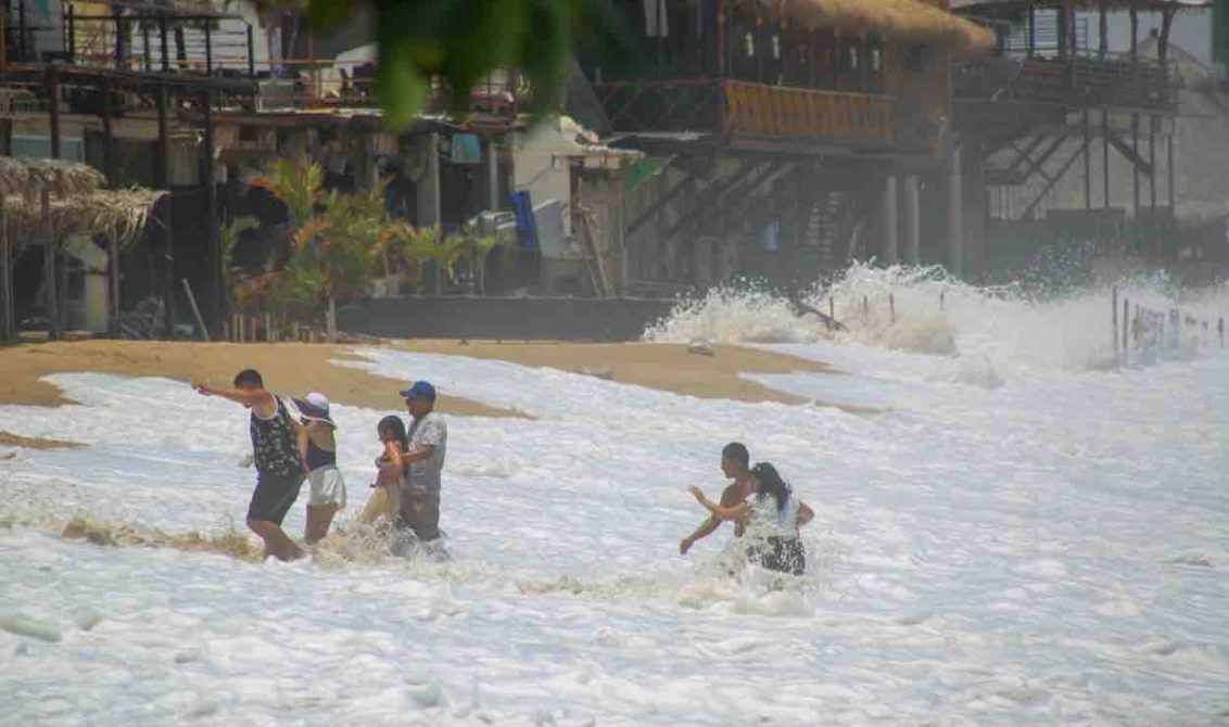 Guerrero activa aviso por Mar de Fondo y fuerte oleaje