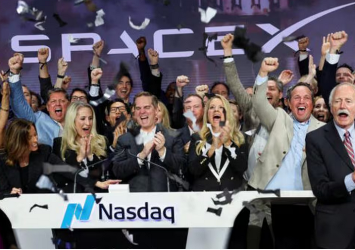 SpaceX aterriza en bolsa como gigante tecnológico