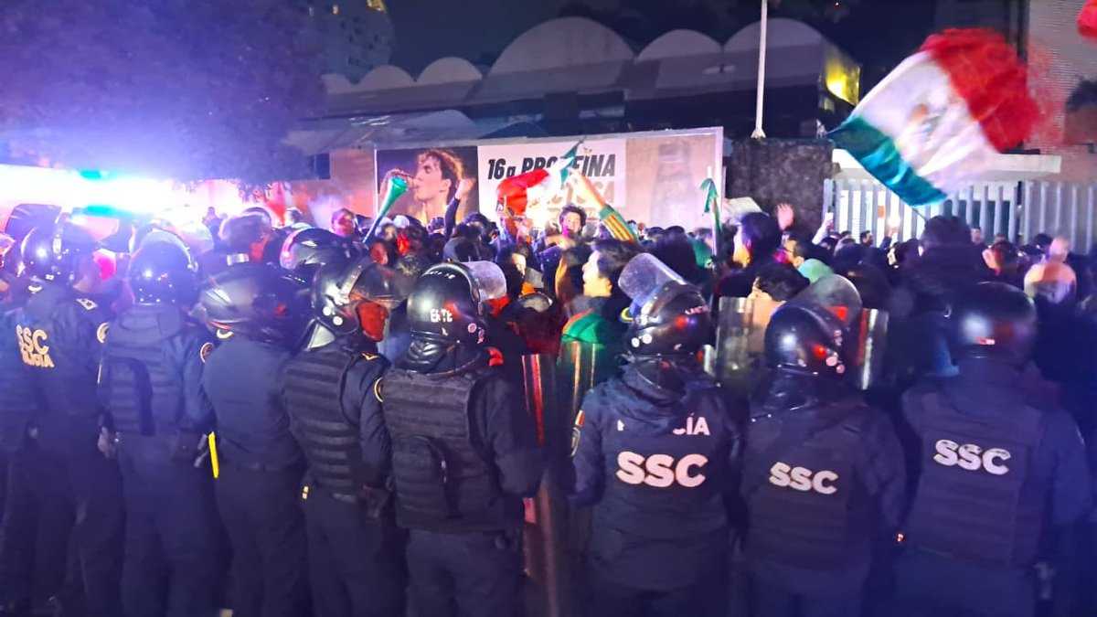 Afición mexicana desvela a la Selección de Ecuador