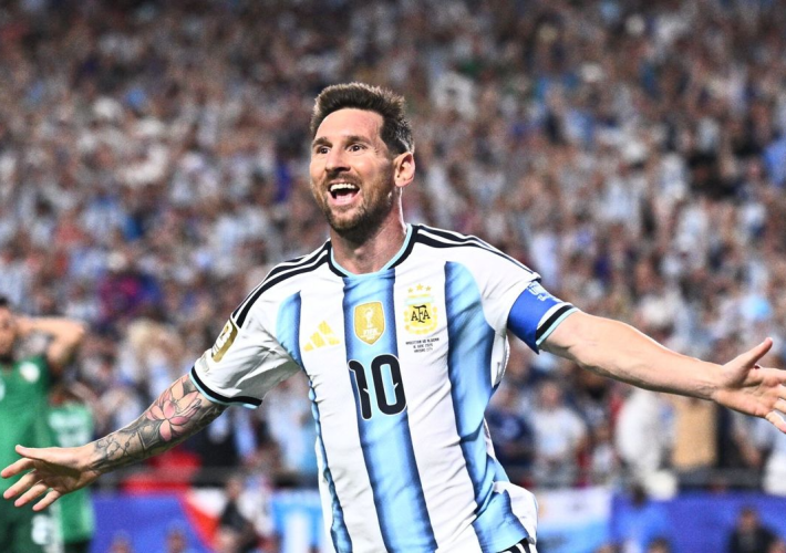 Argentina vence a Argelia con triplete de Lionel Messi