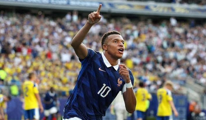 Mbappé lídera a su selección con dos goles en la victoria tres por cero