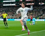 Mateo Chavez celebra la victoria 3-0 de México