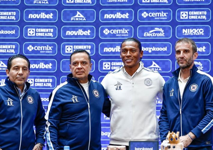Cruz Azul confirmó este miércoles la renovación de Joel Huiqui como director técnico del primer equipo