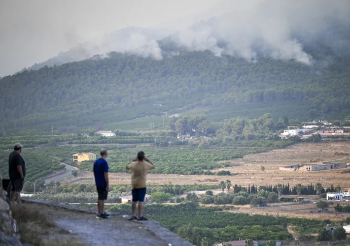 España logra contener varios incendios forestales