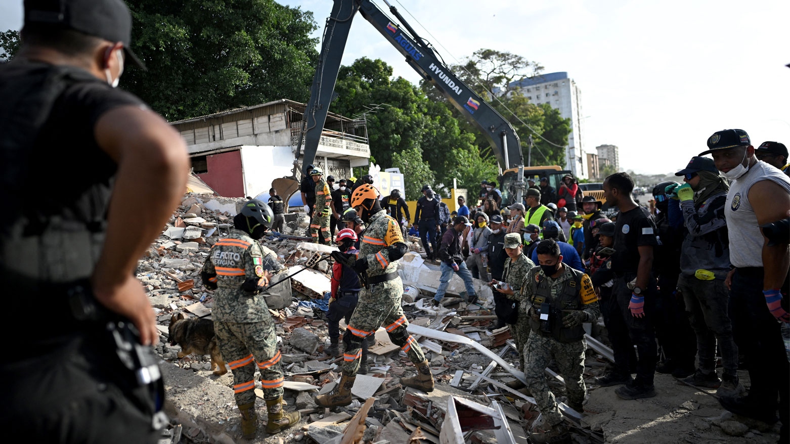 Rescatan con vida a Hernán Gil en Venezuela