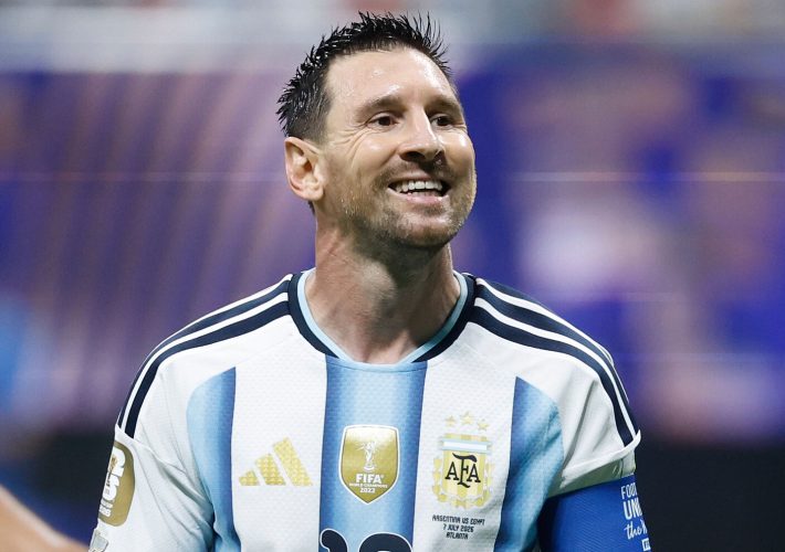 Argentina vence con Messi