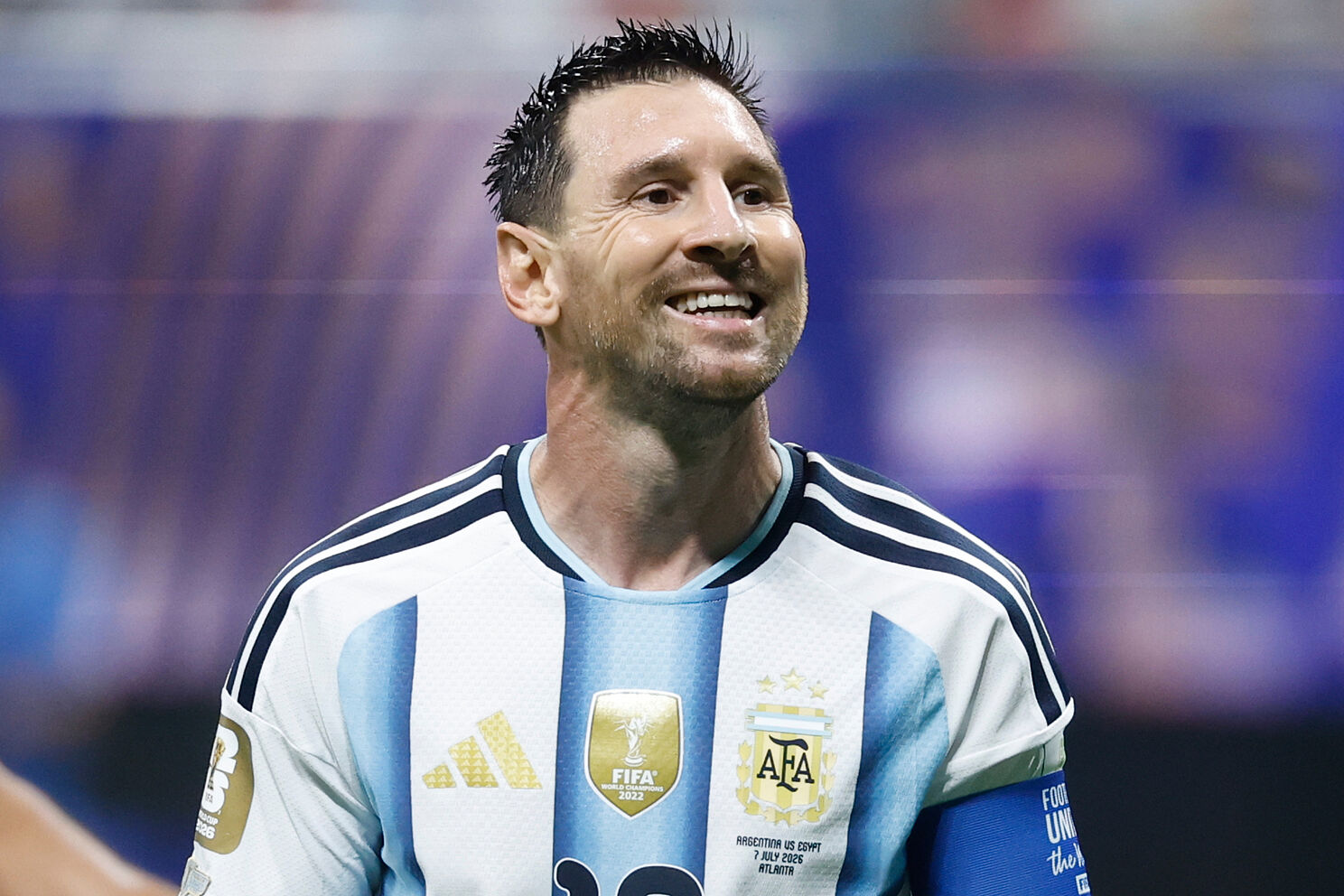 Messi salva a Argentina y la mete en cuartos 3-2