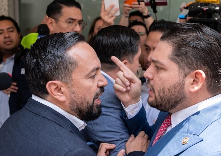 Pleito por Alito Moreno termina en empujones en el Senado