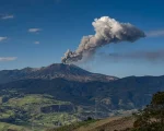 Volcán Puracé mantiene alerta naranja y emite ceniza hoy